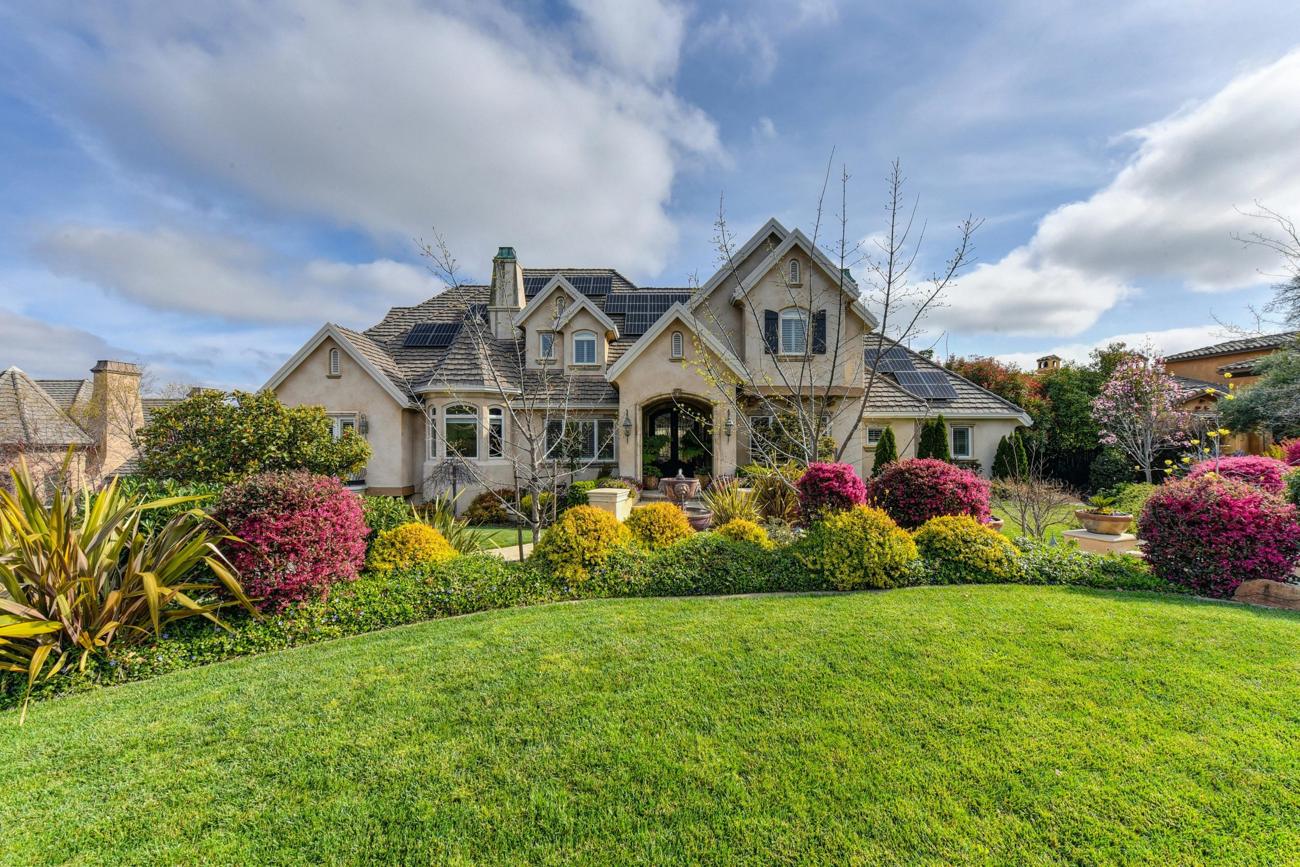 8 Cheap Front Yard Landscaping Ideas to Boost Curb Appeal Before Selling Your Home